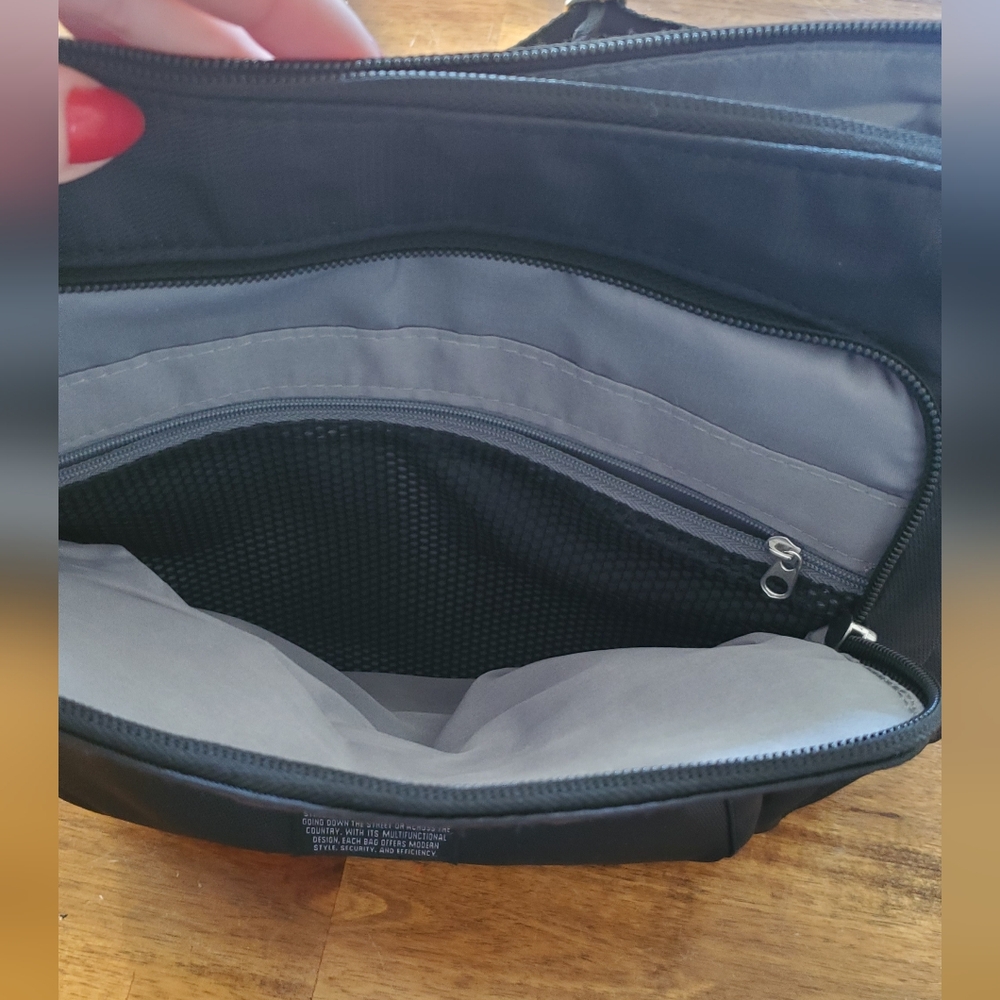 ETA Black Travel Bag - Crossbody - Unisex - Picture 7 of 15